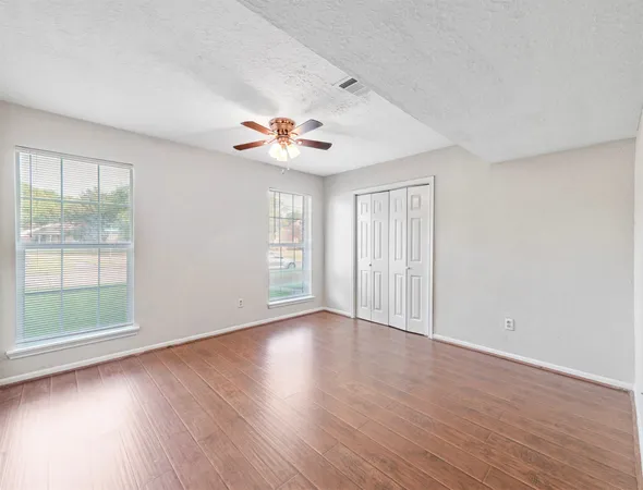 $2,095 | 817 Willow Creek Drive, La Porte, TX 77571