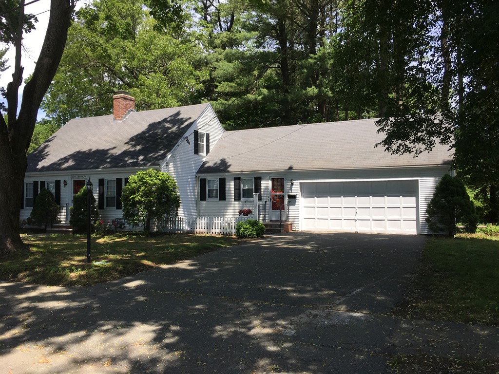 7 Priscilla Road Lynnfield, MA 01940 - Photo 1 of 30 Gallery Image 1