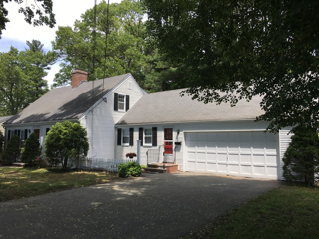 7 Priscilla Road Lynnfield, MA 01940 - Photo 2 of 30 Gallery Image 2