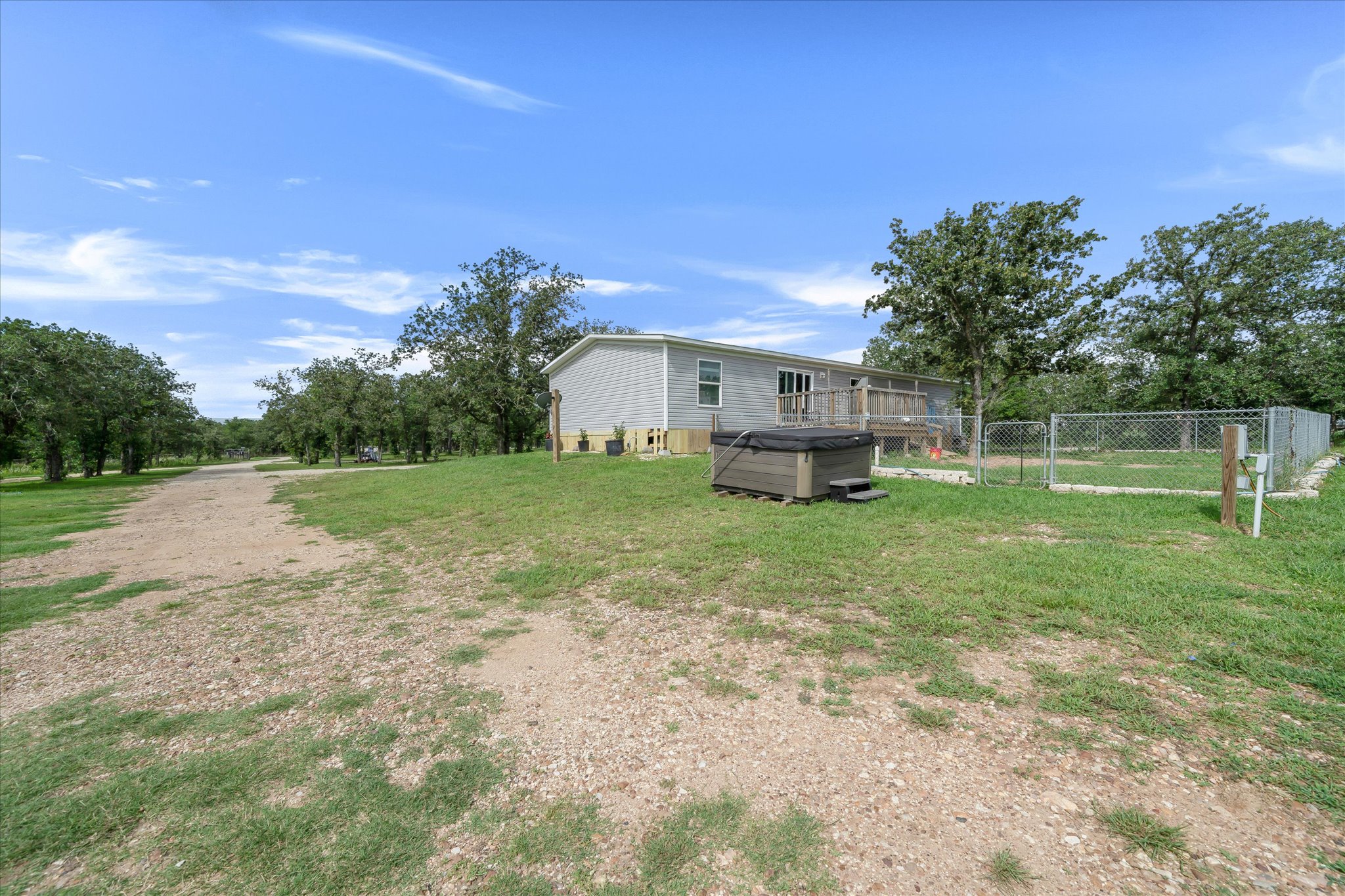 2755 Washburn Road Luling, TX 78648 - Photo 22 of 40 A tranquil backyard offers chain-link fencing, ideal for pets.