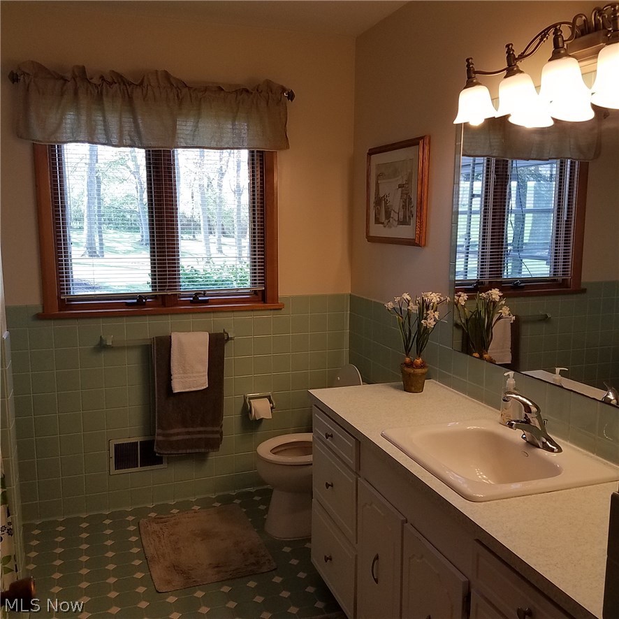 8826 Angling Road Wooster, OH 44691 - Photo 14 of 30 1st Floor Bath