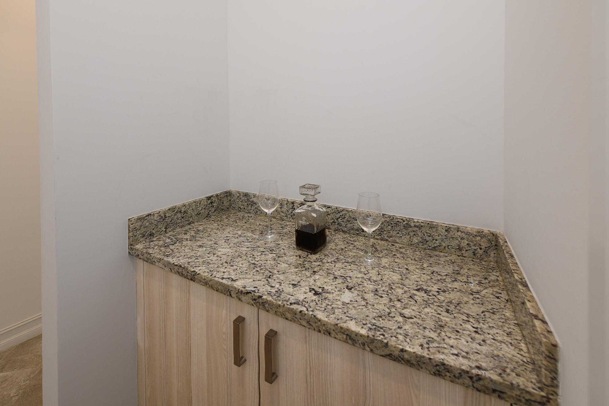 100 Northwest 69th Circle, Unit 68 Boca Raton, FL 33487 - Photo 15 of 49 Butler Pantry