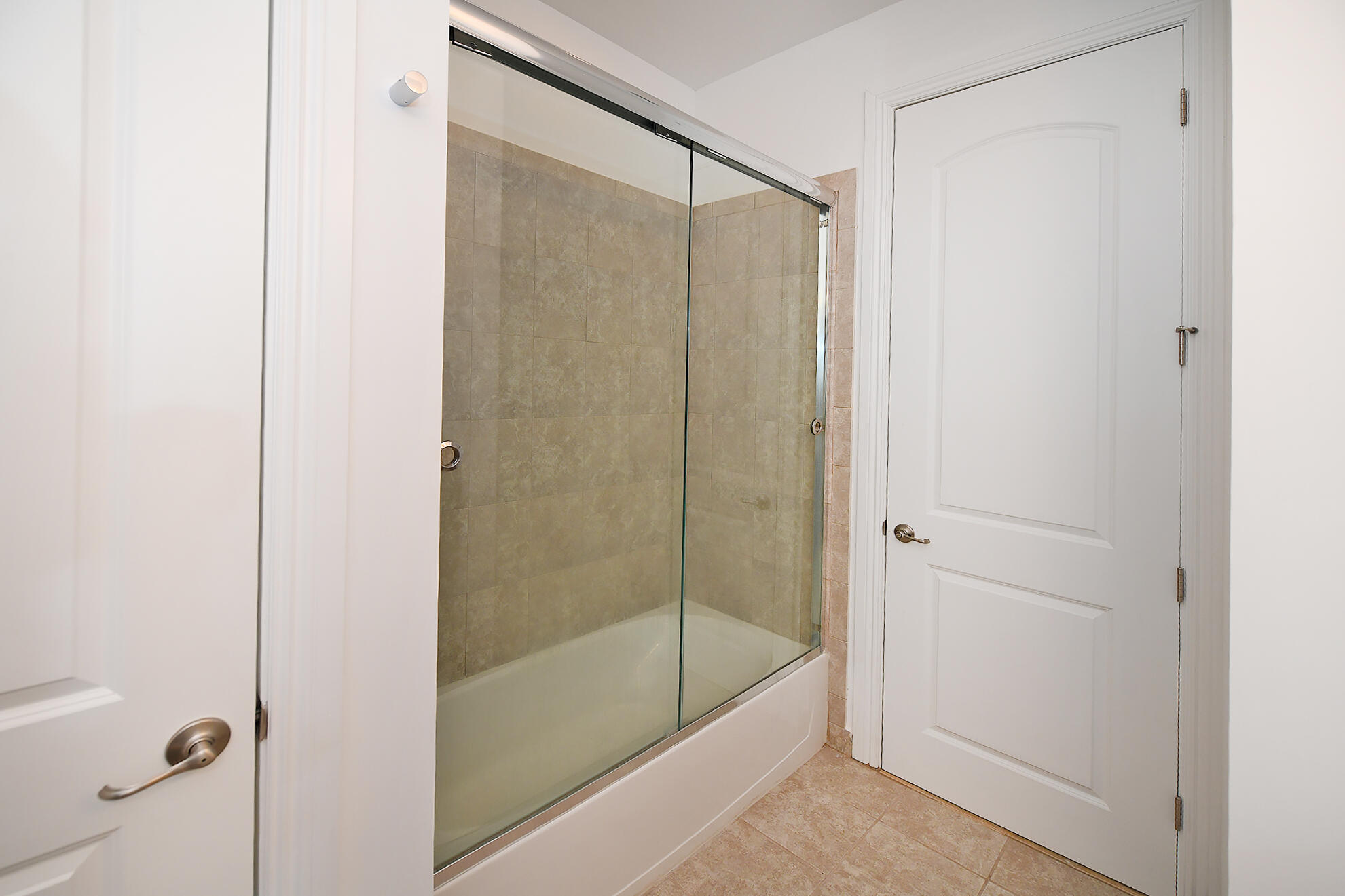 100 Northwest 69th Circle, Unit 68 Boca Raton, FL 33487 - Photo 30 of 49 Hall Bath
