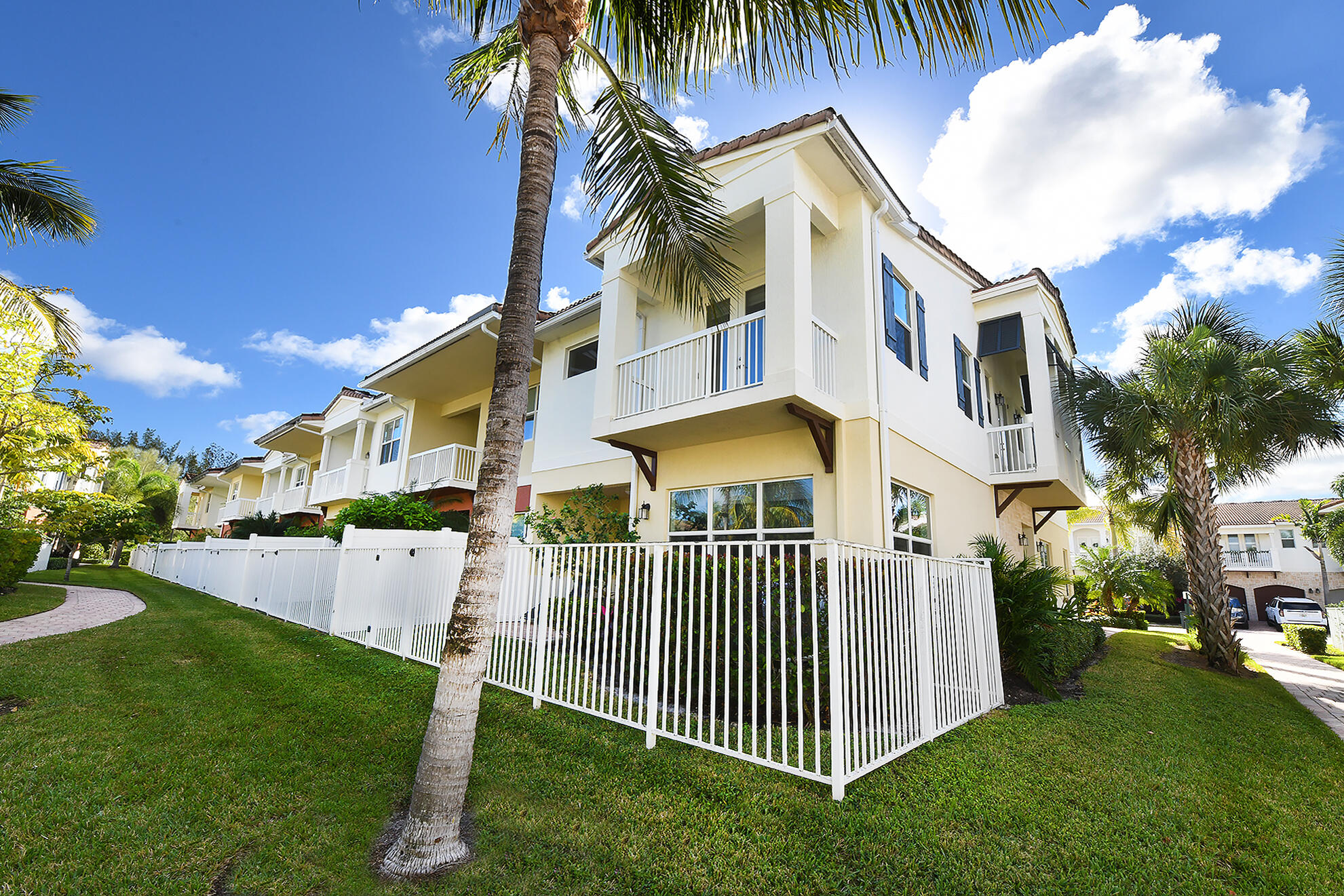 100 Northwest 69th Circle, Unit 68 Boca Raton, FL 33487 - Photo 38 of 49 Rear Side
