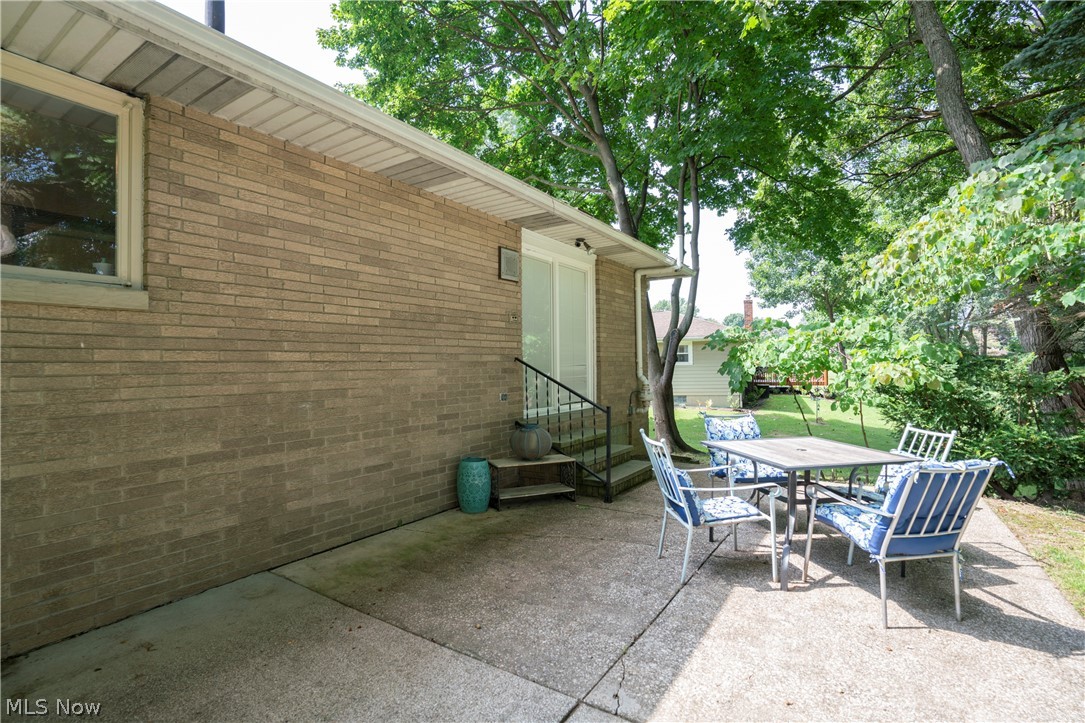 115 Moore Road Akron, OH 44319 - Photo 4 of 35 Patio area located off of Family Room.