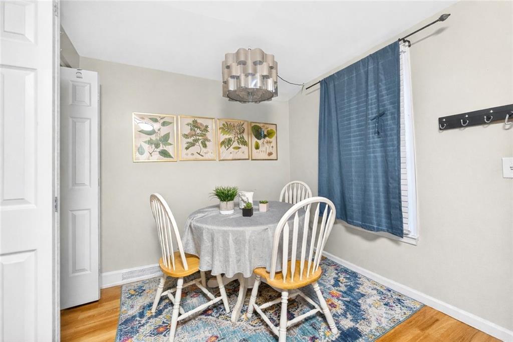 708 Seavey Road Pittsburgh, PA 15209 - Photo 8 of 29 1st Flr - Cozy dining area virtually staged.
