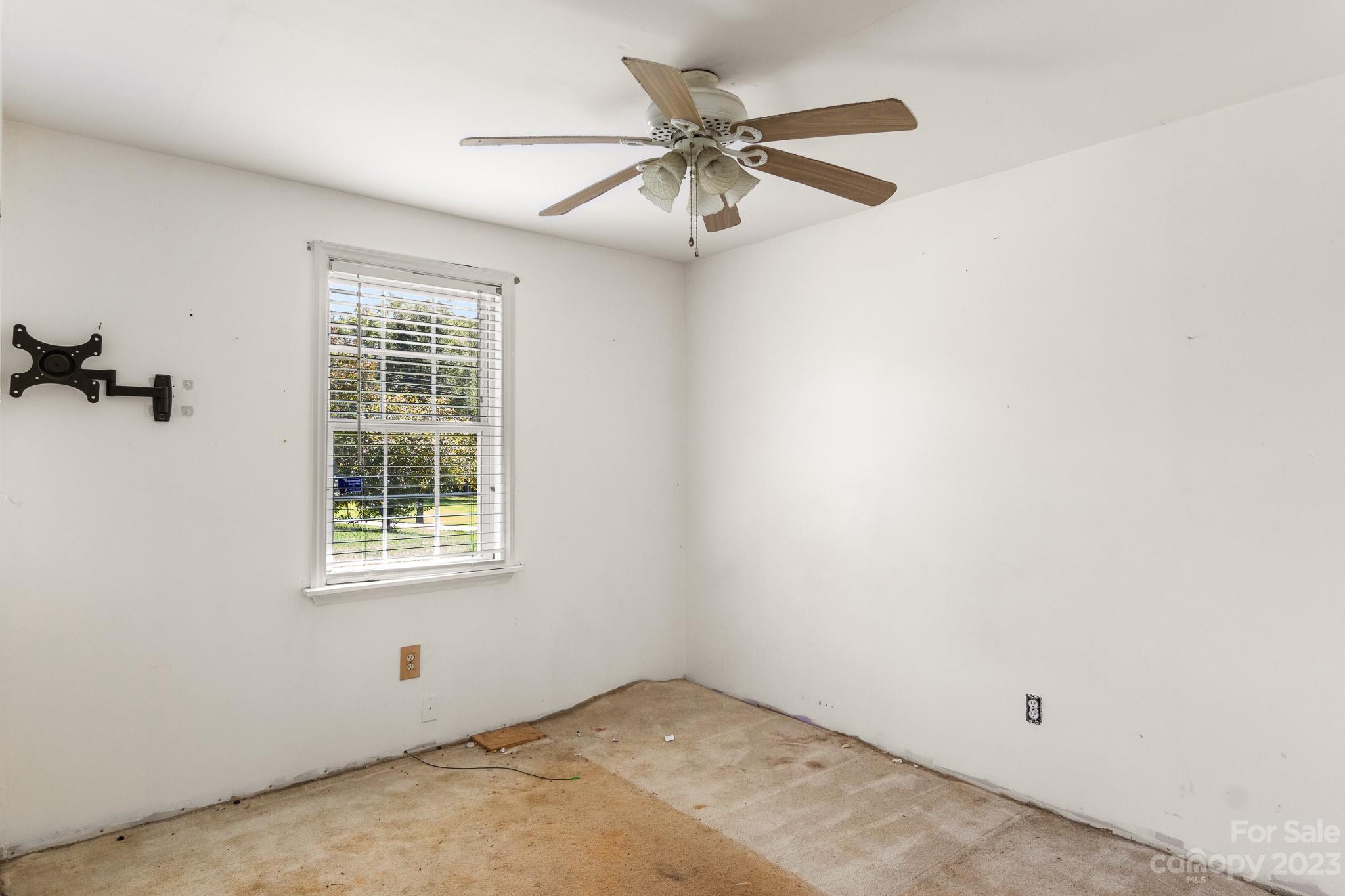 716 Robin Avenue Kannapolis, NC 28081 - Photo 17 of 25 an empty room with a window