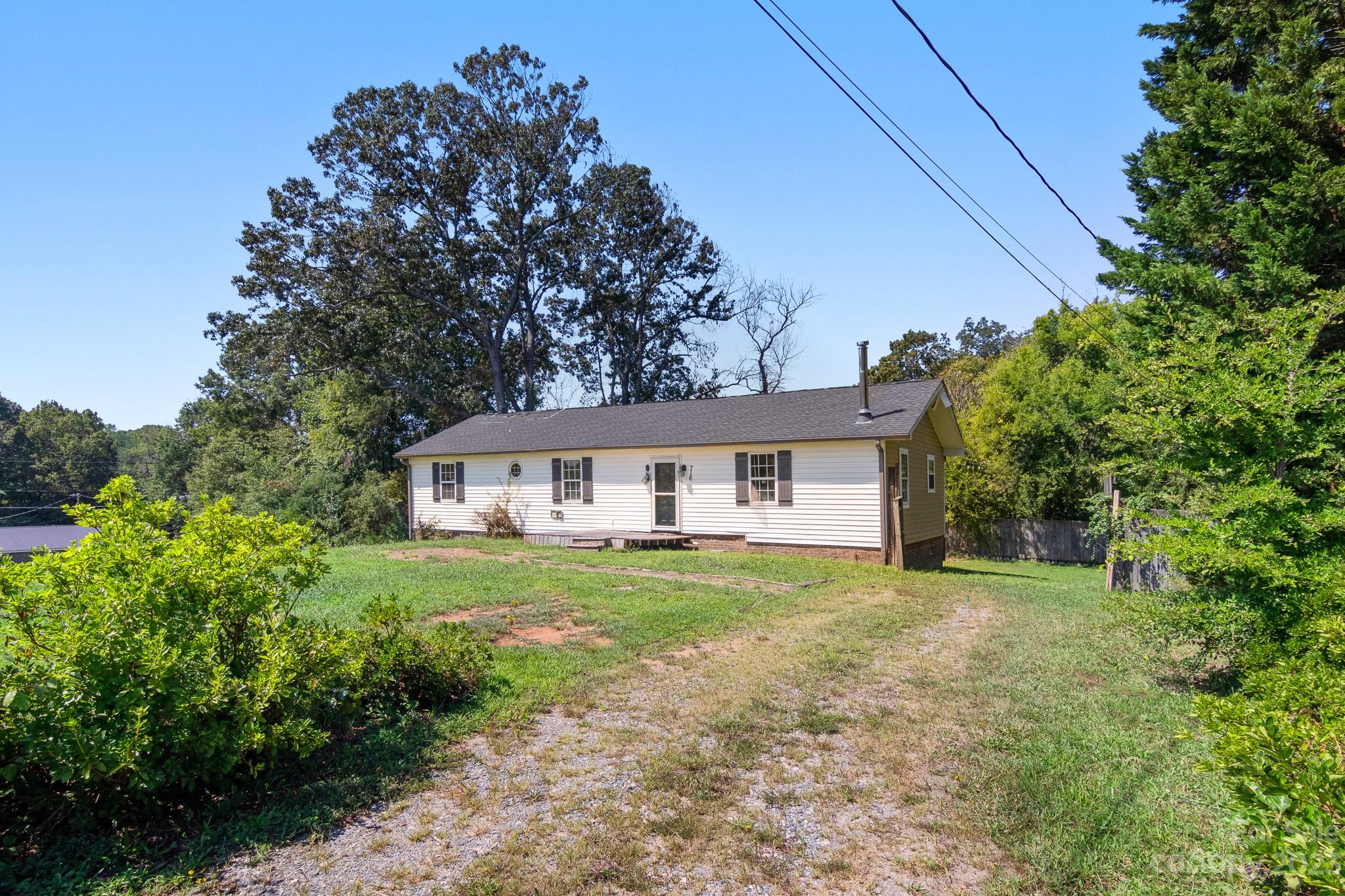 716 Robin Avenue Kannapolis, NC 28081 - Photo 2 of 25 front view of a house with a yard