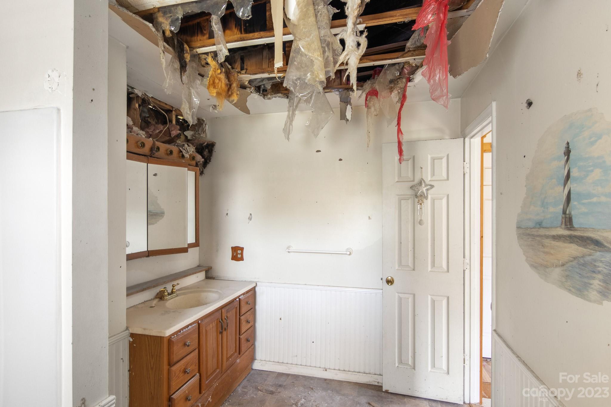716 Robin Avenue Kannapolis, NC 28081 - Photo 23 of 25 a utility room with a washer and dryer