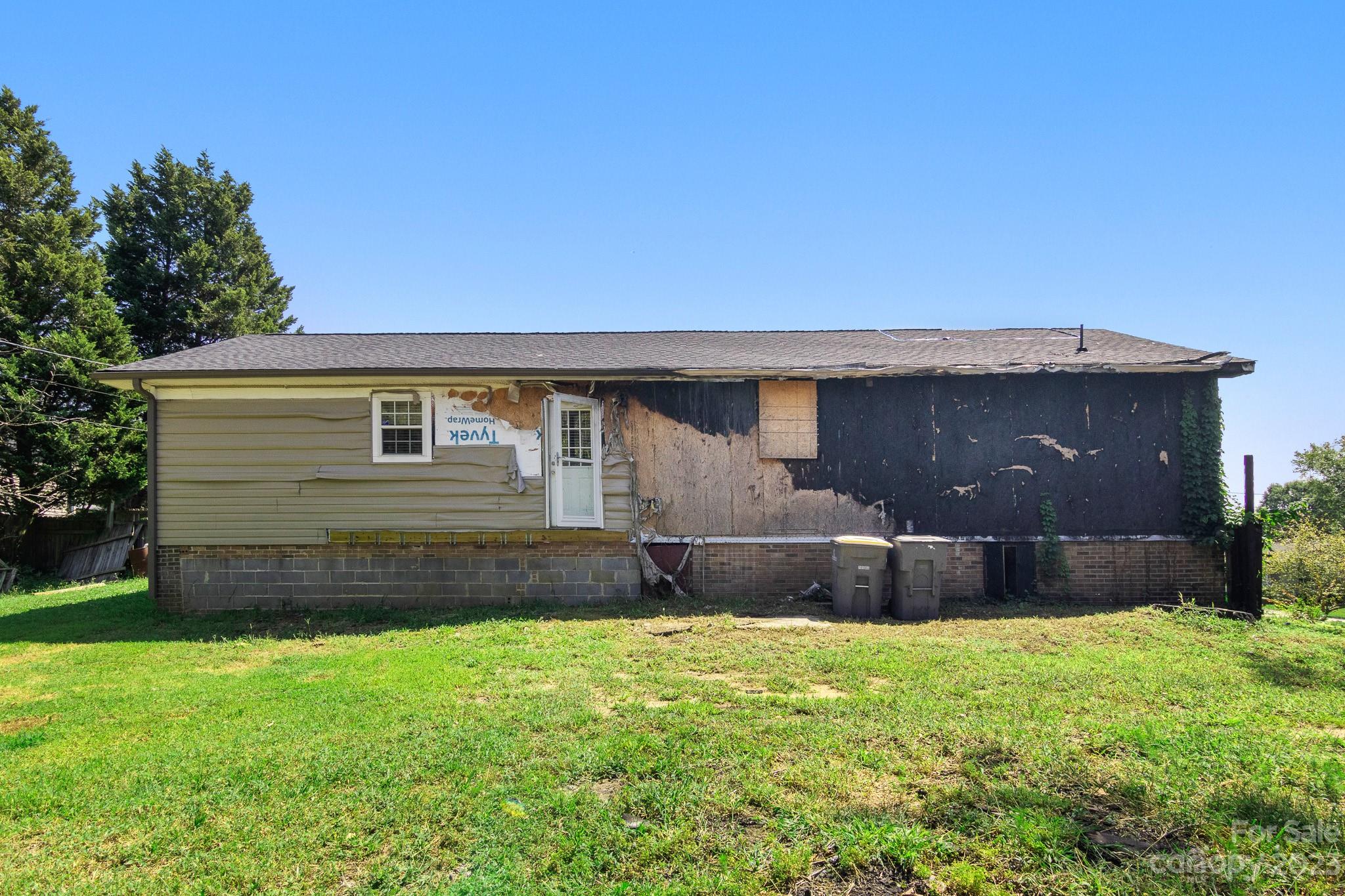 716 Robin Avenue Kannapolis, NC 28081 - Photo 5 of 25 front view of a house with a yard