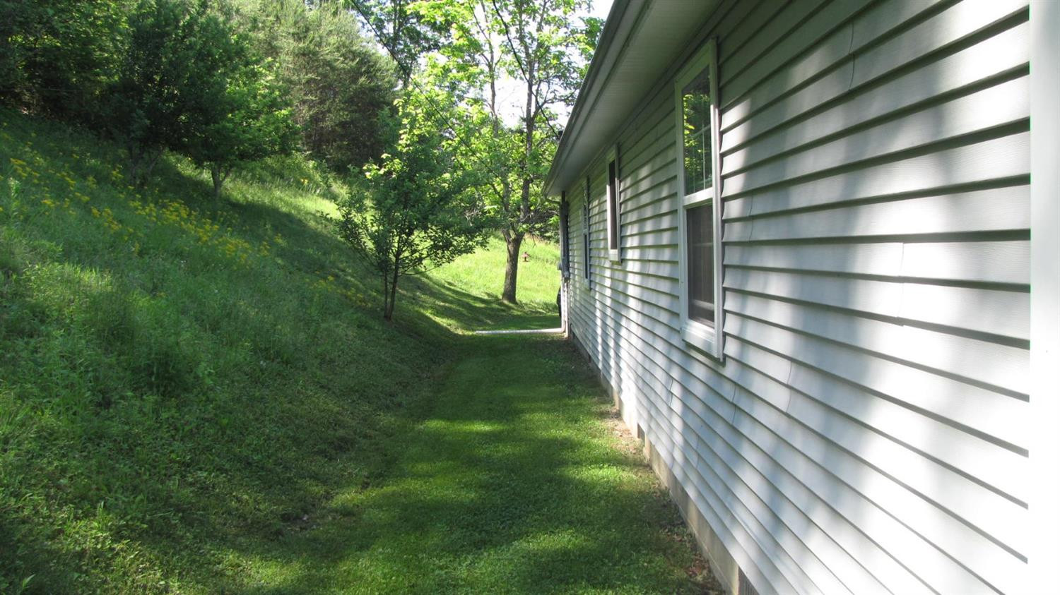 90 Roy Cox Road Manchester, KY 40962 - Photo 9 of 36 Photo 9