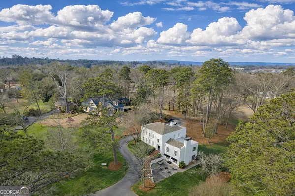 a view of a yard with table & chairs