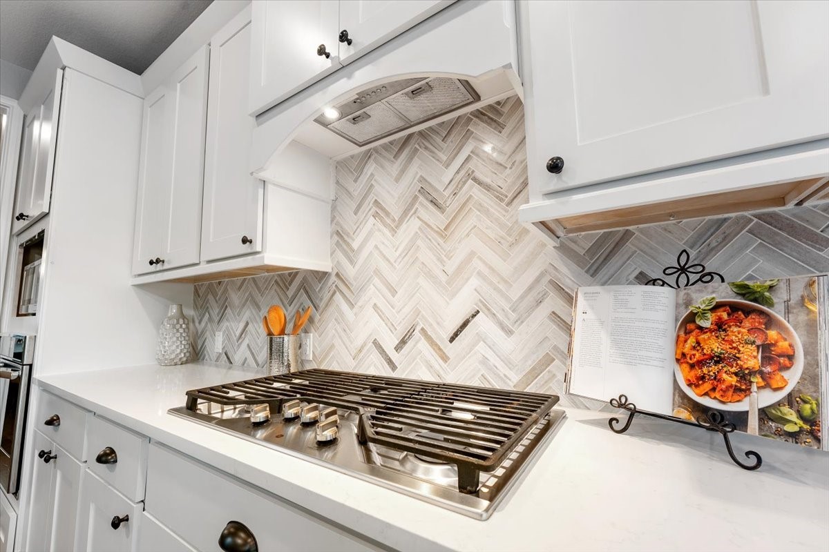 18843 Collins View Drive New Caney, TX 77357 - Photo 16 of 50 Five burner stove and the elegant backsplash makes cooking easier and more enjoyable