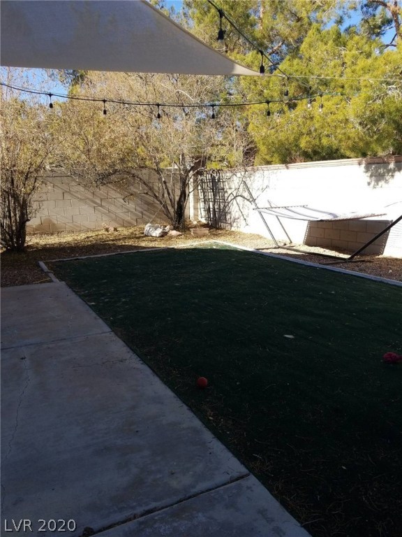 217 Camelback Ridge Avenue Henderson, NV 89012 - Photo 4 of 4