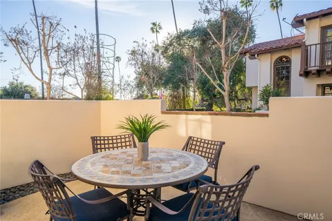 a table and chairs in front of a house