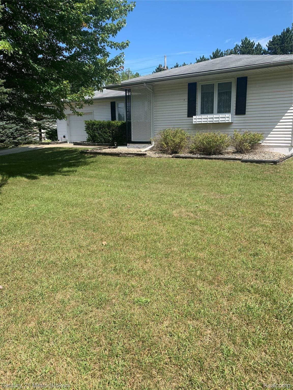 4136 Marathon Road Columbiaville, MI 48421 - Photo 2 of 23 IMG_9969.jpg