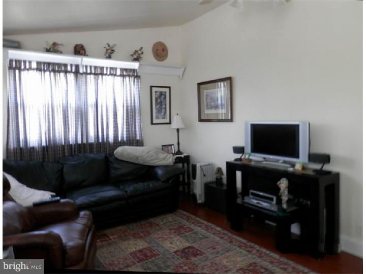 402 Cleveland Avenue Riverside, NJ 08075 - Photo 13 of 15 Family Room