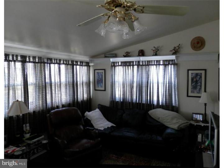 402 Cleveland Avenue Riverside, NJ 08075 - Photo 14 of 15 Family Room