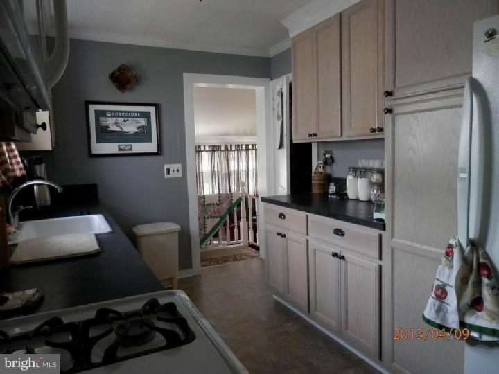 402 Cleveland Avenue Riverside, NJ 08075 - Photo 4 of 15 Kitchen