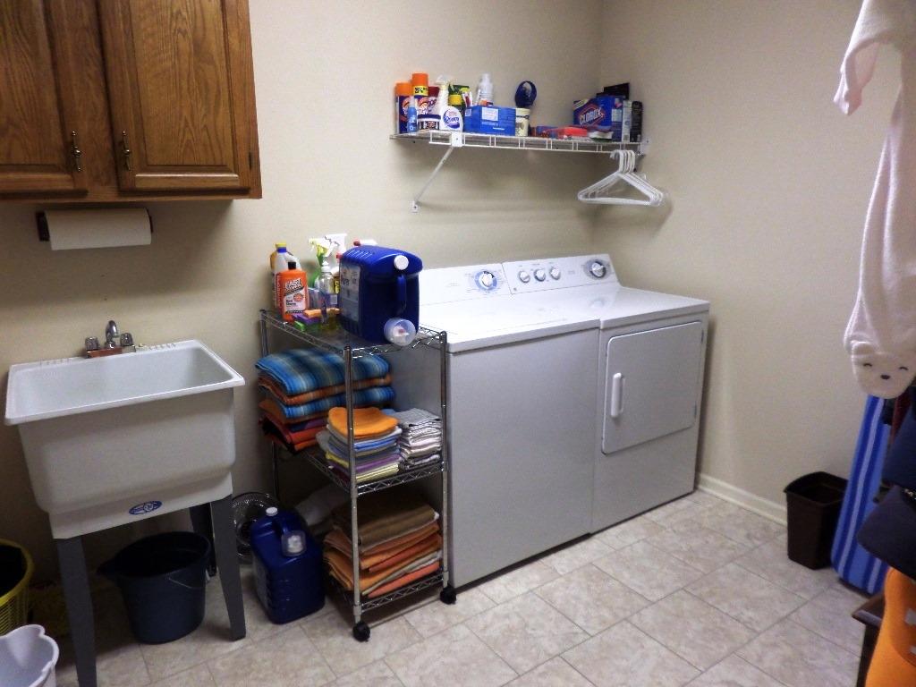 105 Newark Lane Oak Ridge, TN 37830 - Photo 14 of 36 laundry