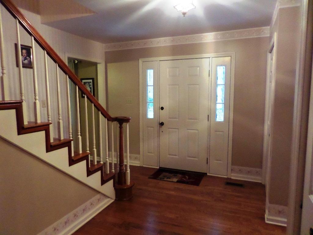 105 Newark Lane Oak Ridge, TN 37830 - Photo 3 of 36 entryway
