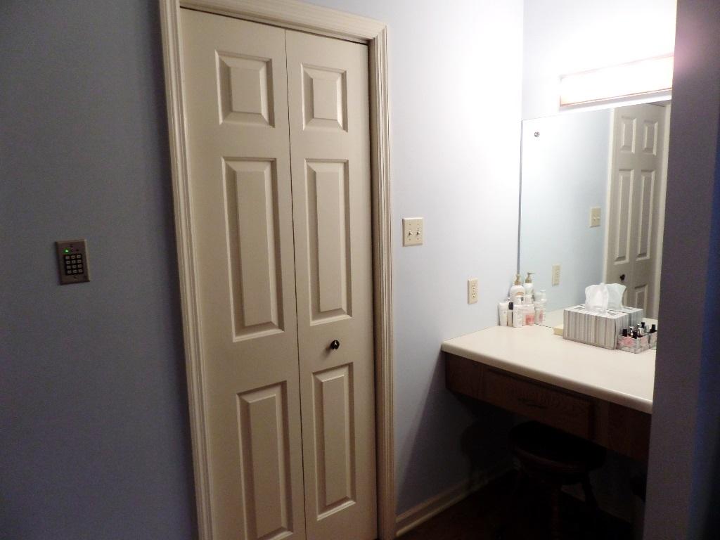 105 Newark Lane Oak Ridge, TN 37830 - Photo 22 of 36 vanityandcloset