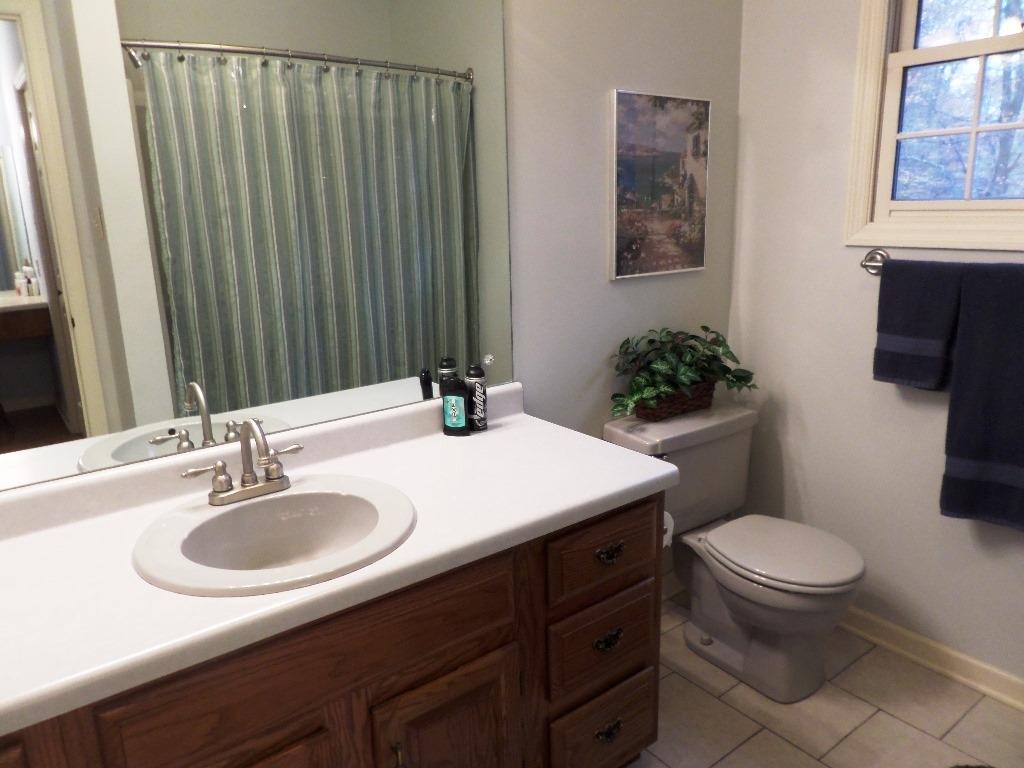 105 Newark Lane Oak Ridge, TN 37830 - Photo 23 of 36 masterbath