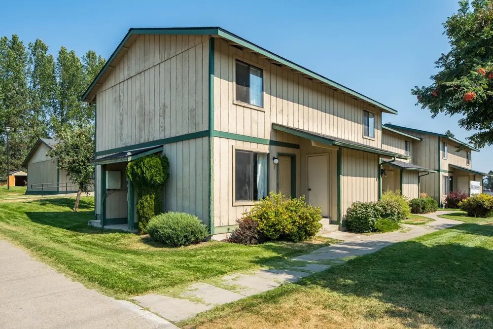 1600 West 7th Street Newport, WA 99156 - Photo 11 of 14 a view of a house with backyard and garden