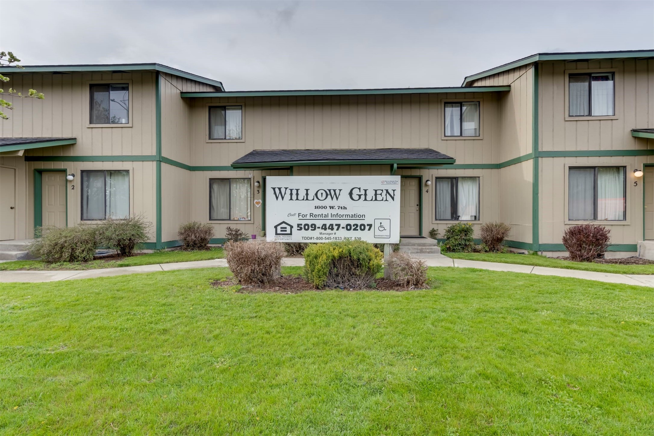 1600 West 7th Street Newport, WA 99156 - Photo 2 of 14 a view of an house with backyard and outdoor kitchen