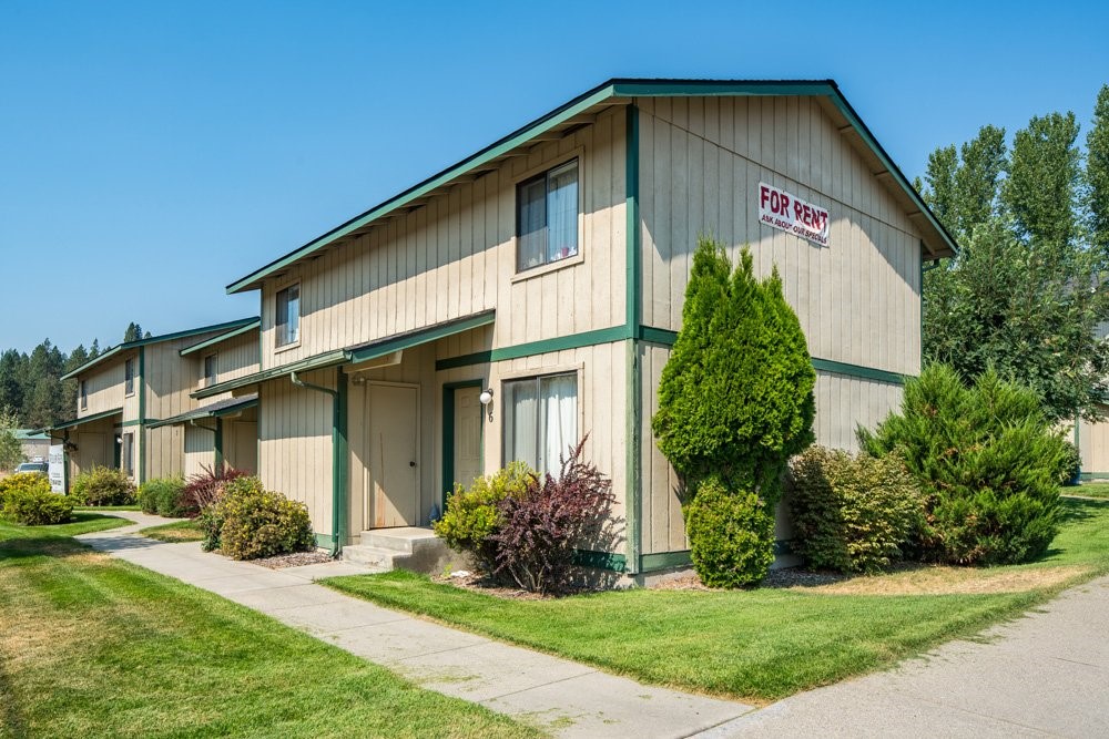 1600 West 7th Street Newport, WA 99156 - Photo 6 of 14 a front view of a house with a yard