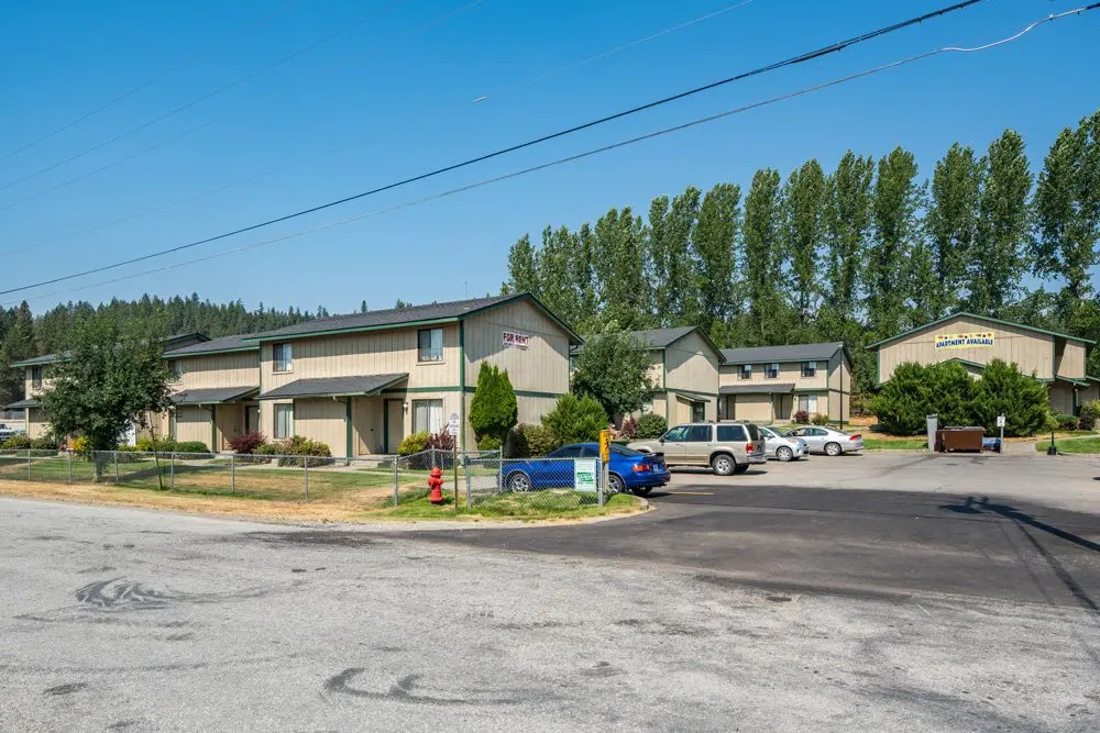 1600 West 7th Street Newport, WA 99156 - Photo 10 of 14 a front view of a building with garden