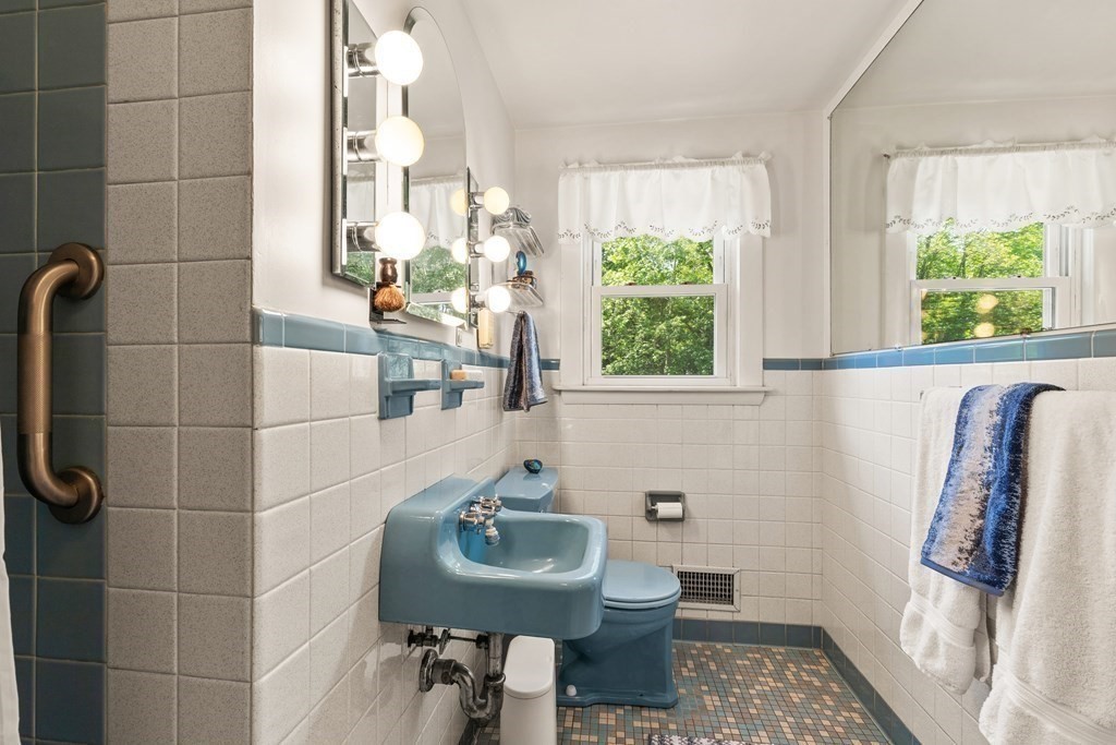 25 Aqueduct Road Wayland, MA 01778 - Photo 36 of 41 Gallery Image 36