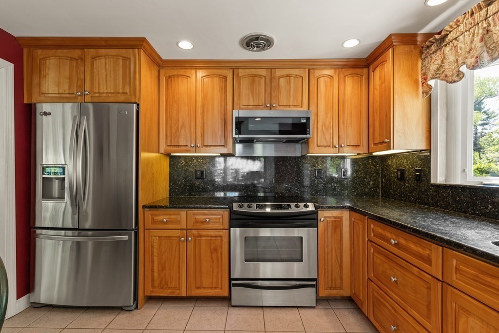 25 Aqueduct Road Wayland, MA 01778 - Photo 7 of 41 Gallery Image 7