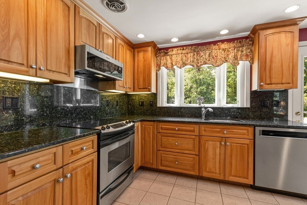25 Aqueduct Road Wayland, MA 01778 - Photo 8 of 41 Gallery Image 8