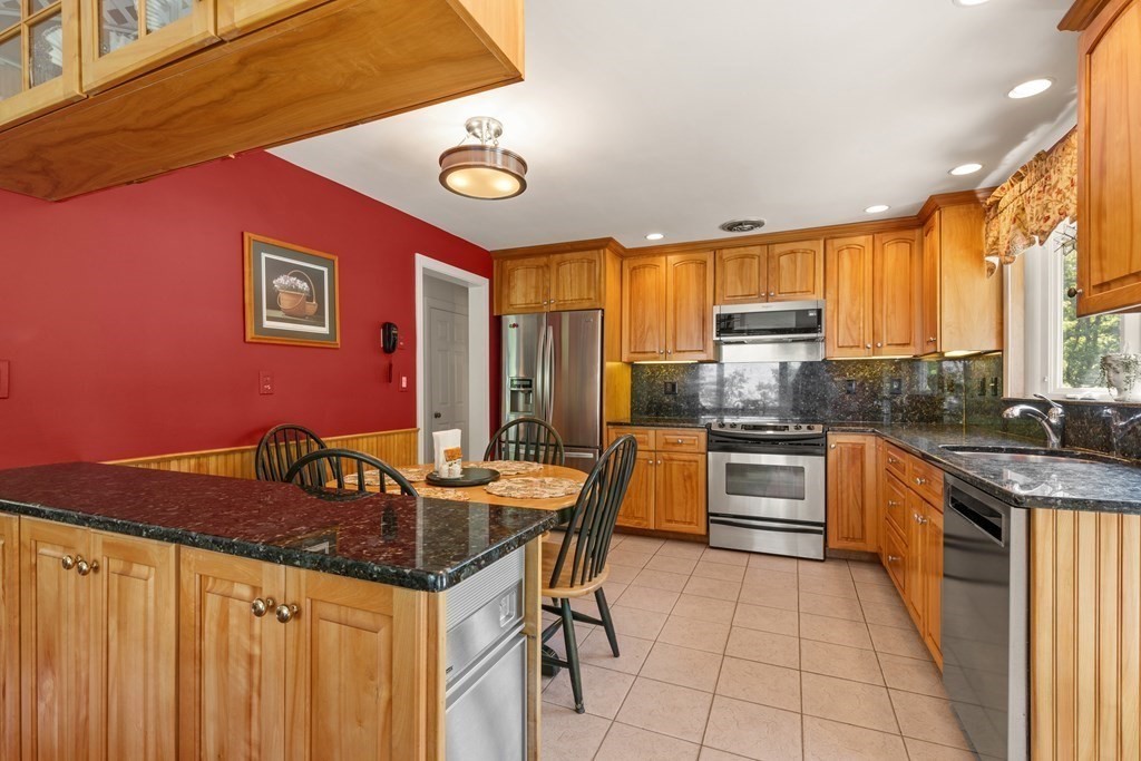 25 Aqueduct Road Wayland, MA 01778 - Photo 9 of 41 Gallery Image 9