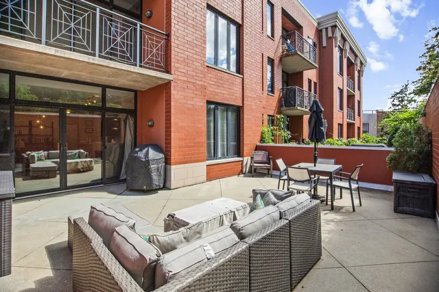 $399,900 | 3232 North Halsted Street, Unit H206, Chicago, IL 60657