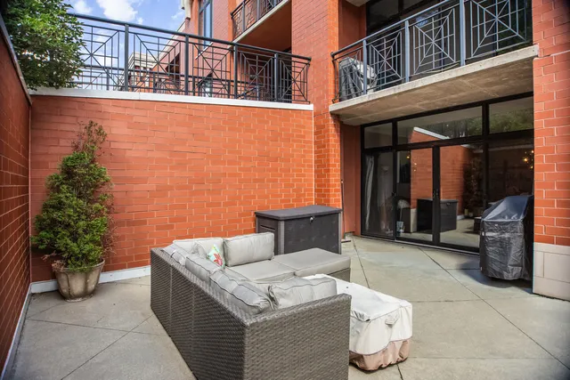 $399,900 | 3232 North Halsted Street, Unit H206, Chicago, IL 60657