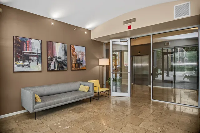 $399,900 | 3232 North Halsted Street, Unit H206, Chicago, IL 60657