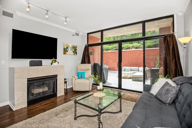 $399,900 | 3232 North Halsted Street, Unit H206, Chicago, IL 60657