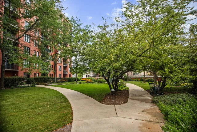 $399,900 | 3232 North Halsted Street, Unit H206, Chicago, IL 60657