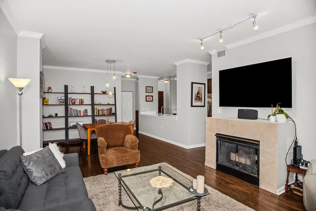 $399,900 | 3232 North Halsted Street, Unit H206, Chicago, IL 60657