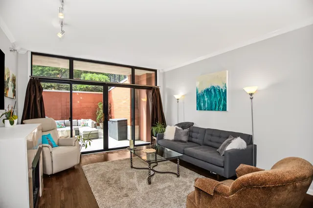 $399,900 | 3232 North Halsted Street, Unit H206, Chicago, IL 60657