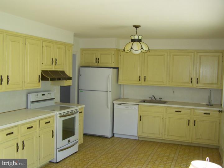 1064 Welsh Road Huntingdon Valley, PA 19006 - Photo 6 of 12