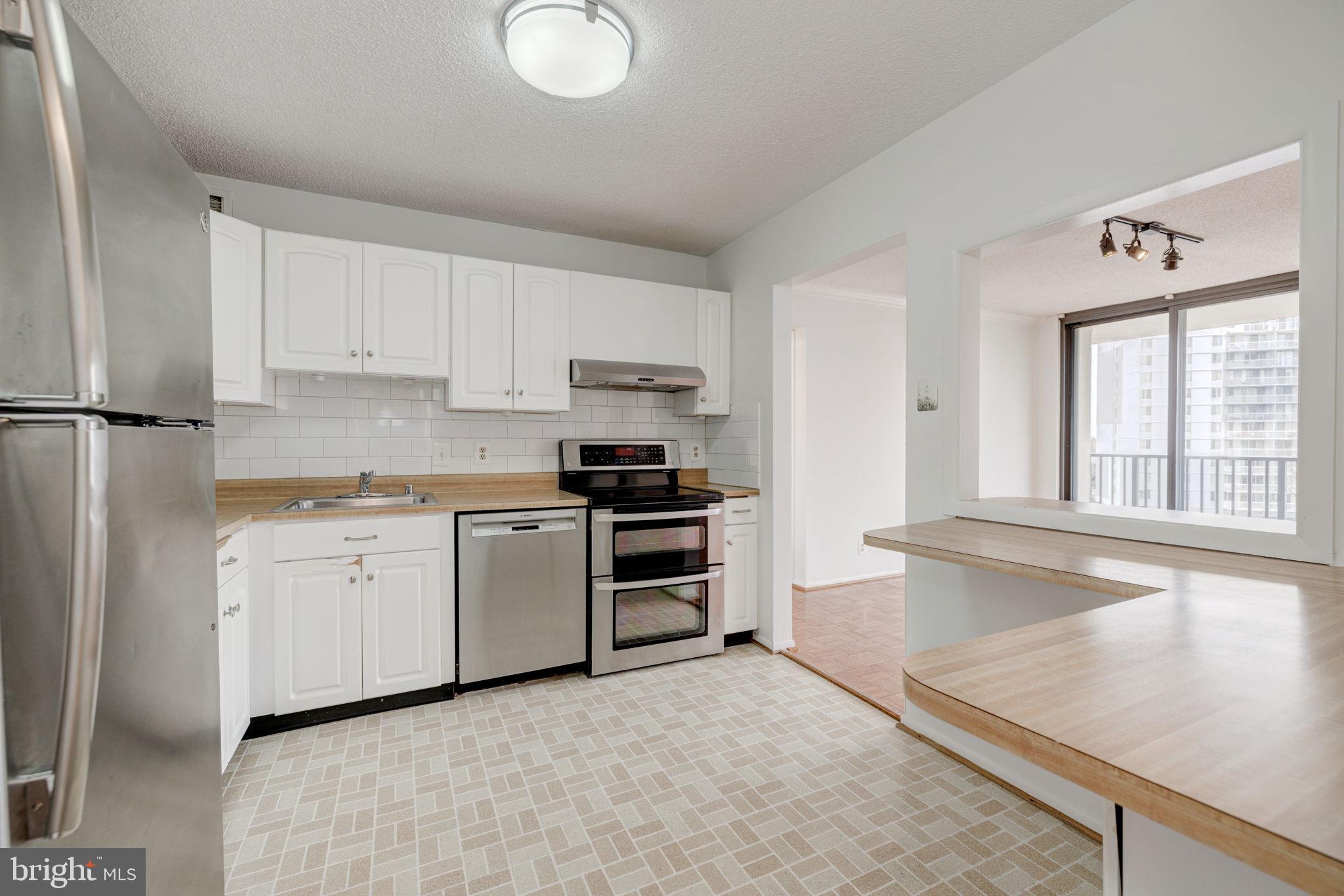 6800 Fleetwood Road, Unit 720 McLean, VA 22101 - Photo 11 of 28 Kitchen