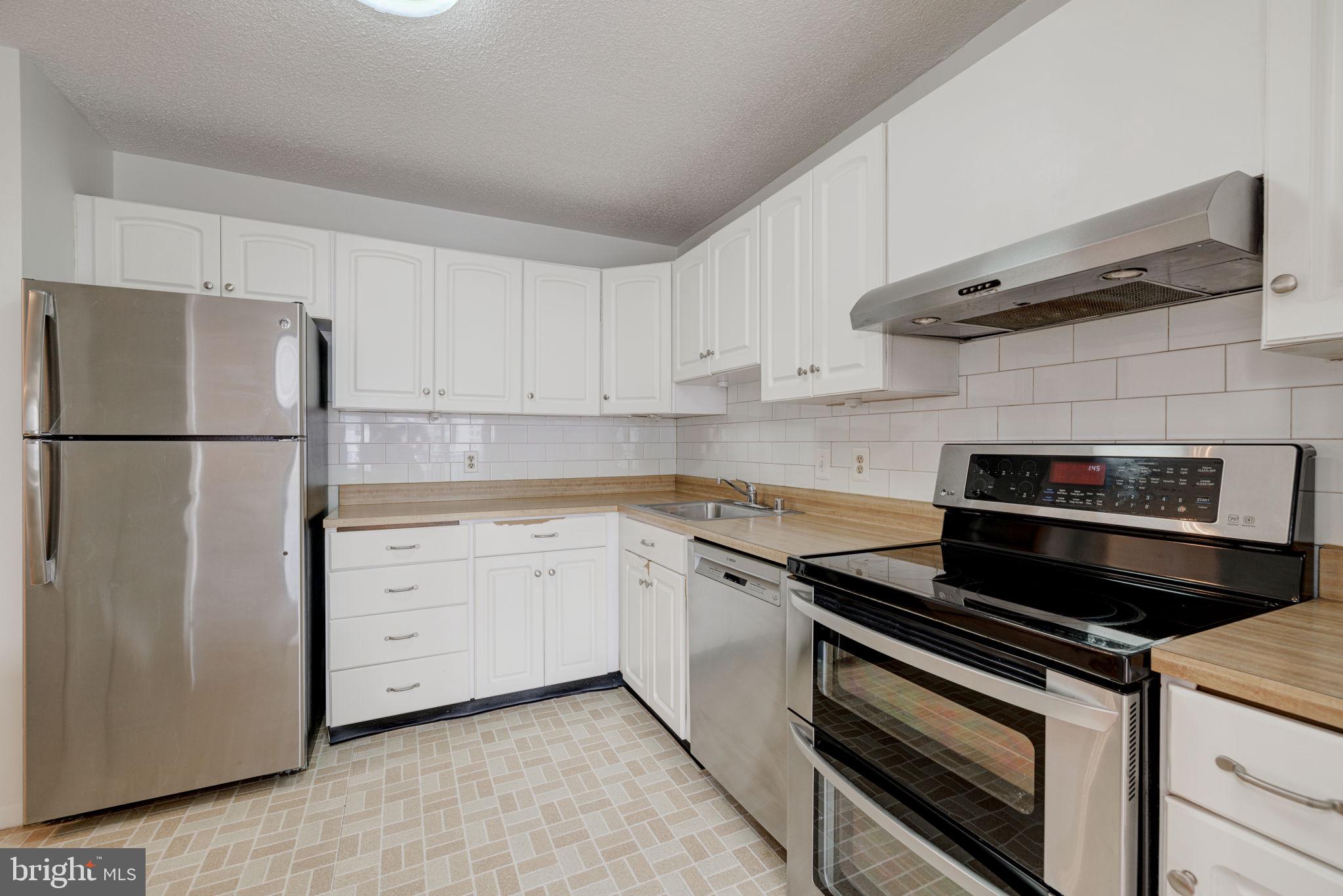 6800 Fleetwood Road, Unit 720 McLean, VA 22101 - Photo 12 of 28 Kitchen