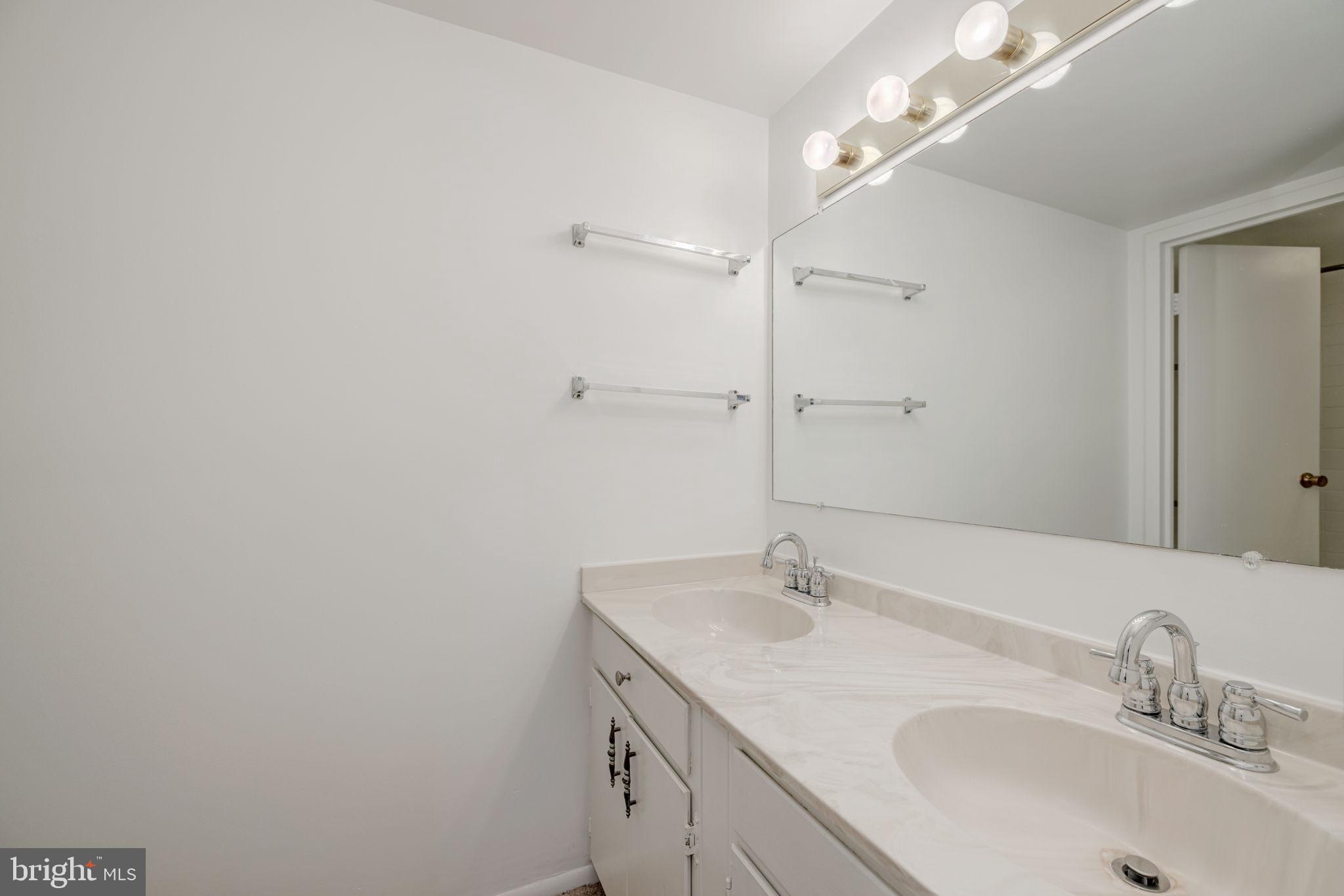 6800 Fleetwood Road, Unit 720 McLean, VA 22101 - Photo 21 of 28 Bathroom 2
