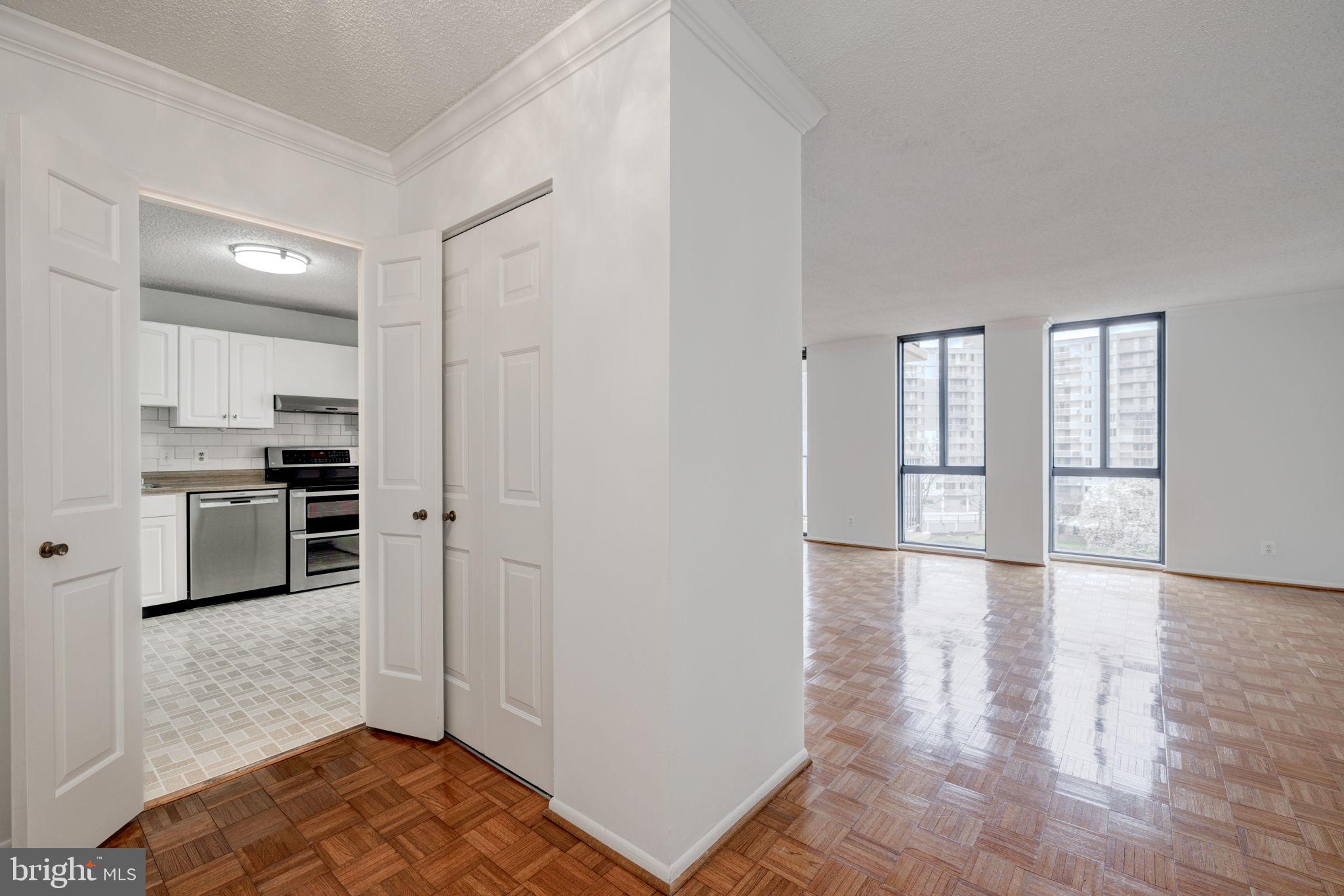 6800 Fleetwood Road, Unit 720 McLean, VA 22101 - Photo 3 of 28 Entry