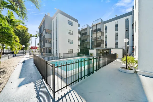 $165,000 | 13500 Northeast 3rd Court, Unit 325, North Miami, FL 33161