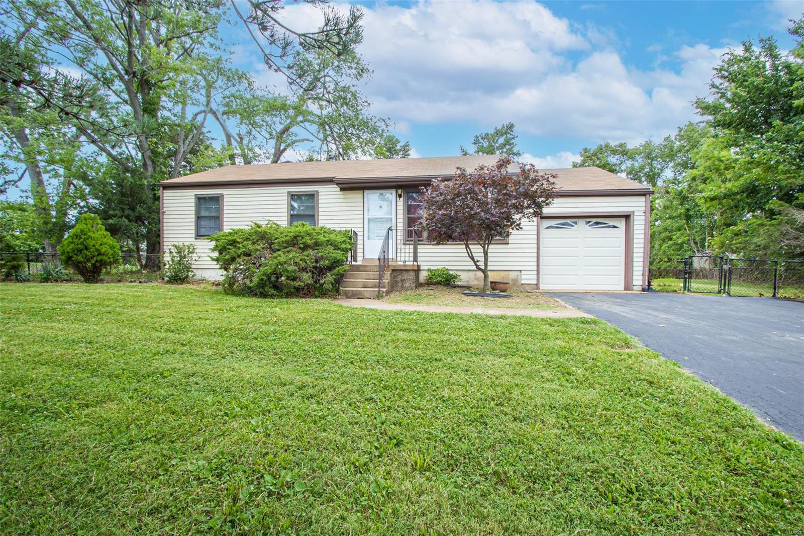 147 Susan Road St. Louis, MO 63129 - Photo 1 of 19