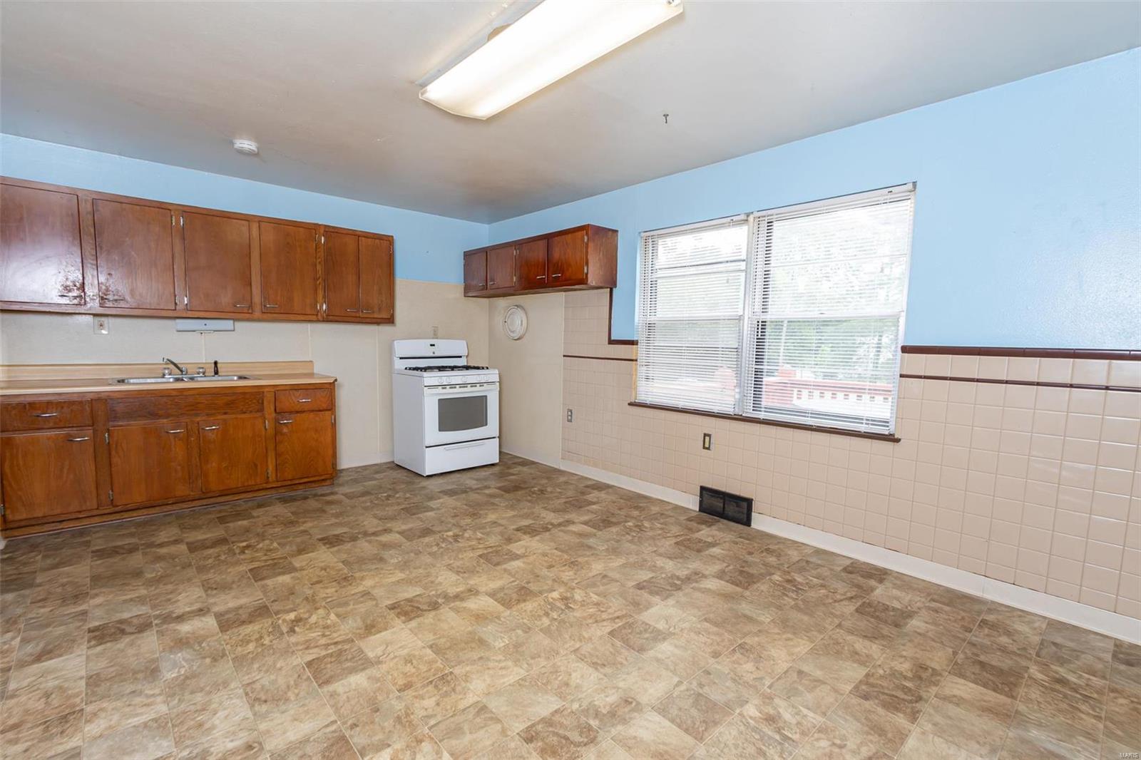 147 Susan Road St. Louis, MO 63129 - Photo 5 of 19